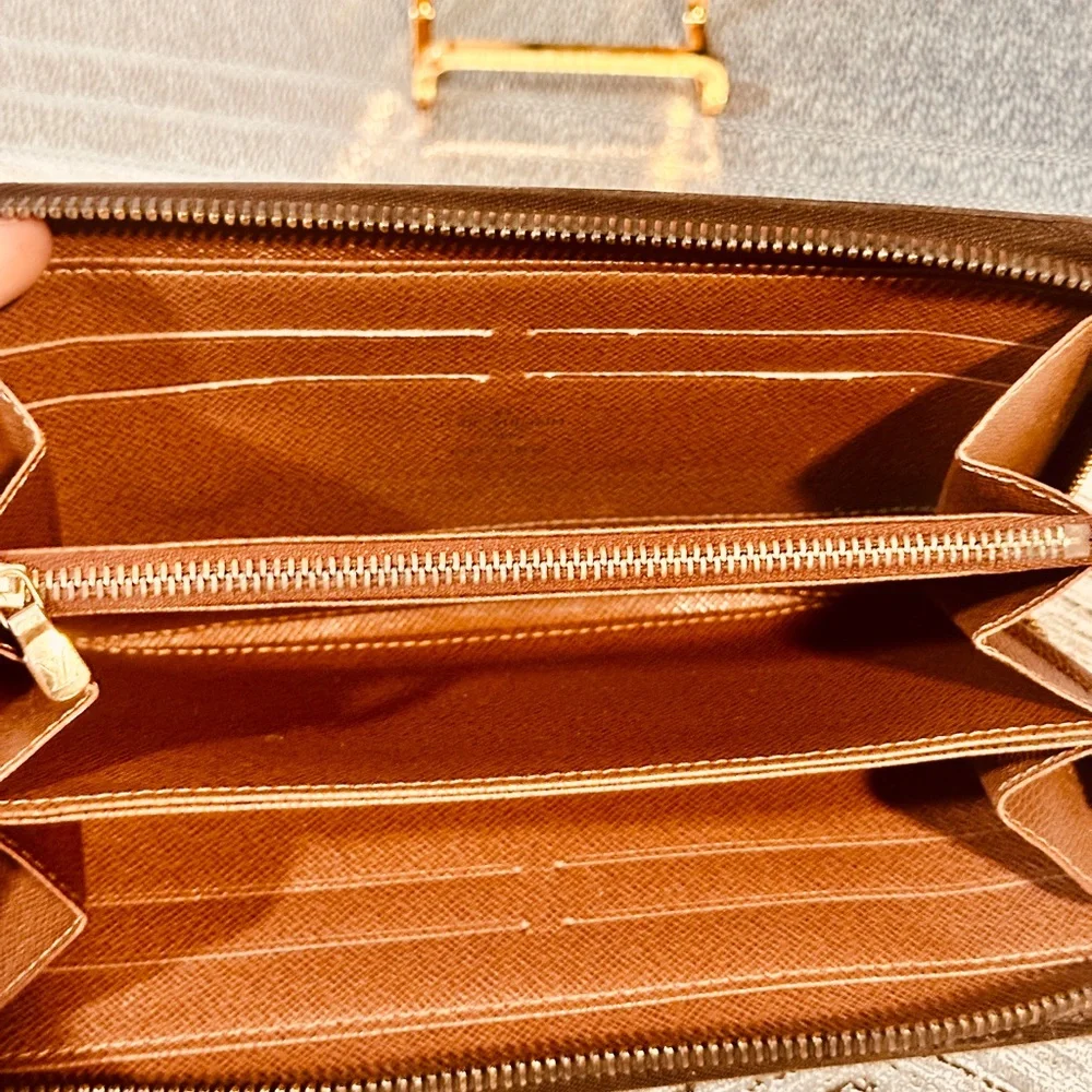 Louis Vuitton monogram zippy wallet - Picture 8 of 15